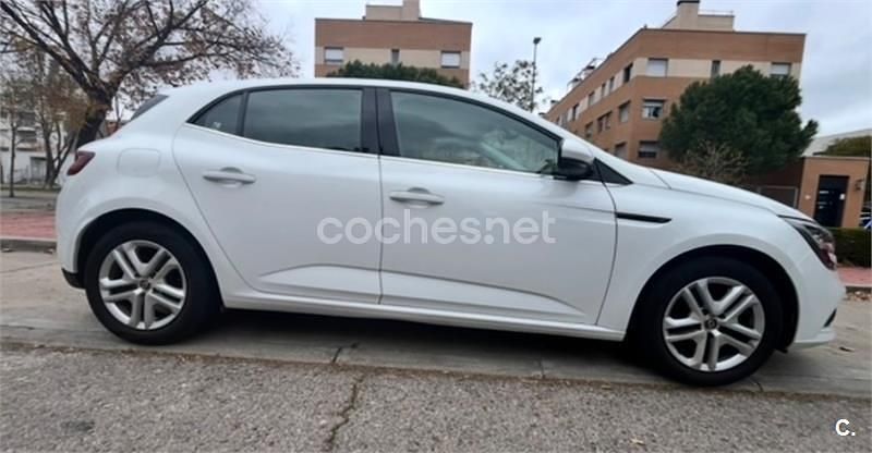 Usado Renault Mégane IV Business 95 CV (69 kW) 2021 Blanco Berlina