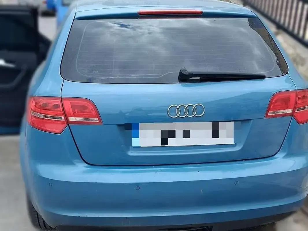 Usado Audi A3 Sportback Attraction 105 CV (77 kW) 2010 Azul Utilitario