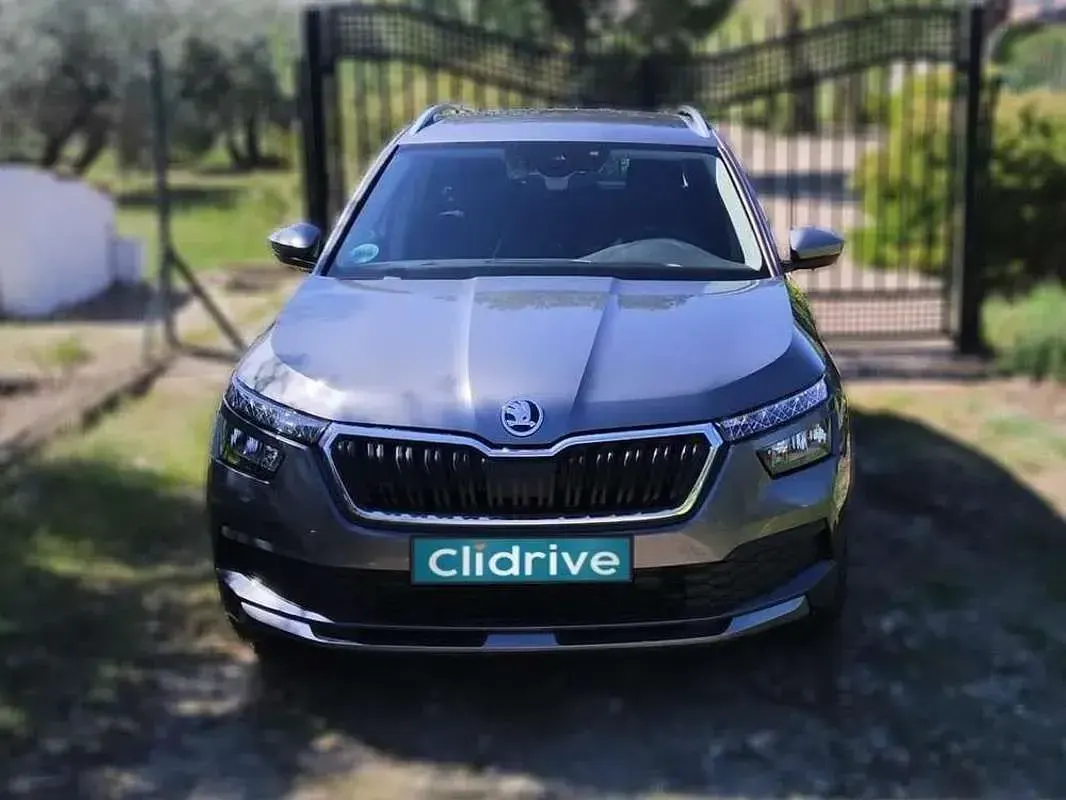 Usado Skoda Kamiq Style 116 CV (85 kW) 2022 Gris SUV