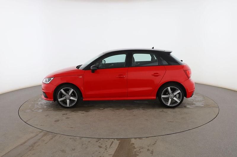 Usado Audi A1 Sportback Attraction 90 CV (66 kW) 2015 Rojo Utilitario