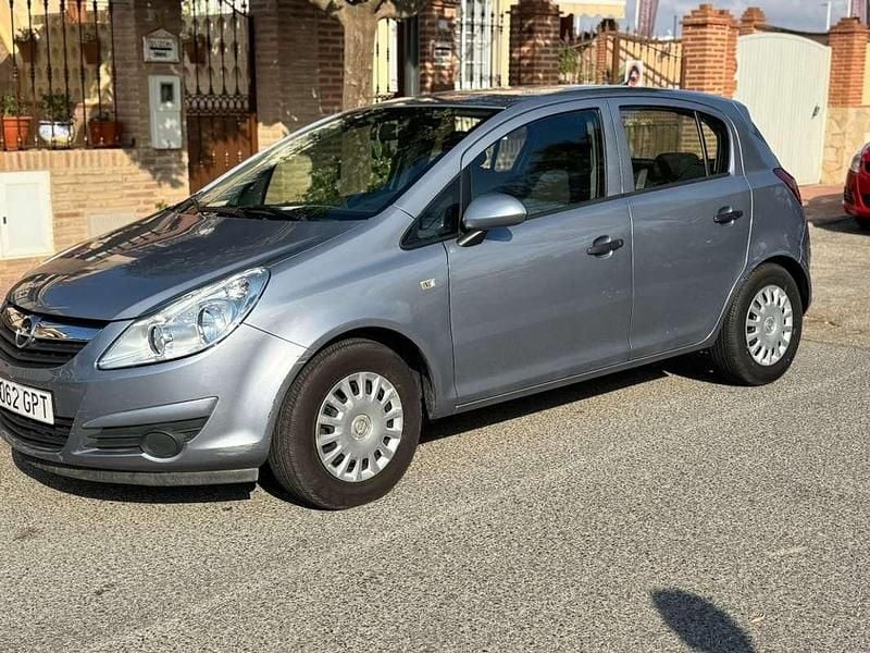Gris Usado 2009 Opel Corsa Cosmo Utilitario | 4599 € (Super precio) - Imagen 1/4