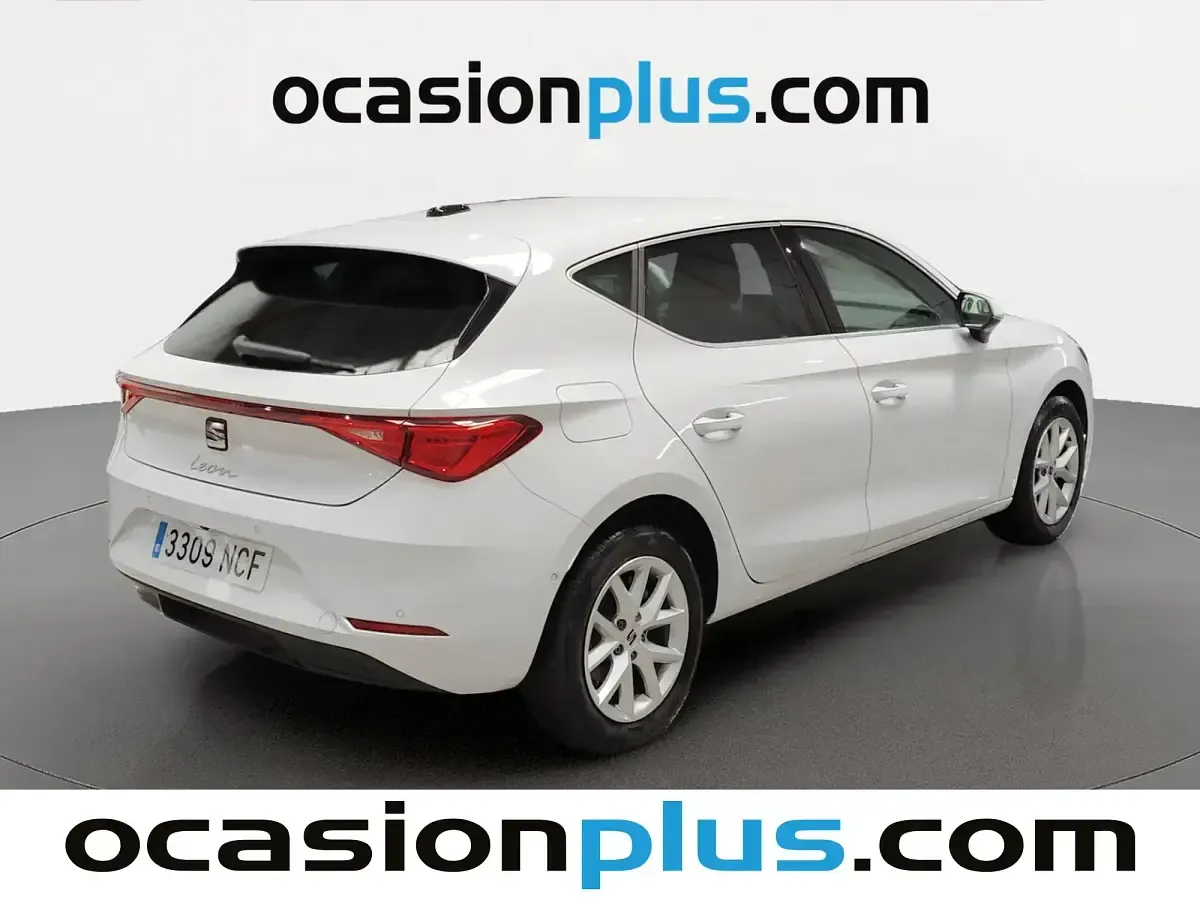 Usado Seat Leon Style 116 CV (85 kW) 2025 Blanco Berlina