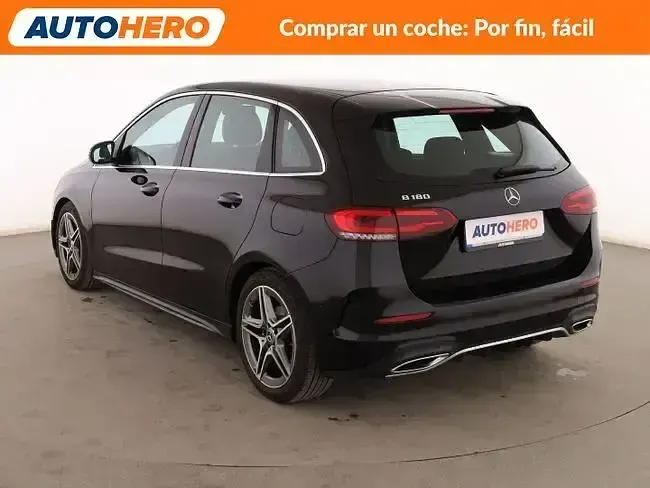 Usado Mercedes B180 AMG line 136 CV (100 kW) 2021 Negro Utilitario