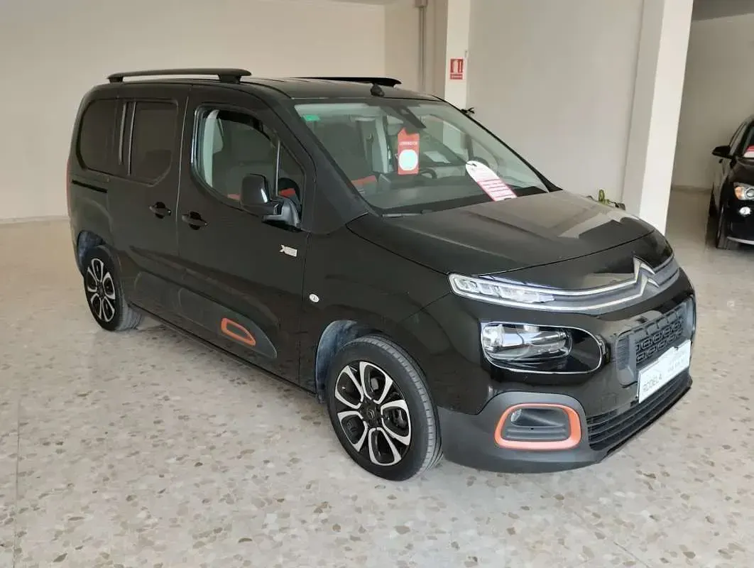 Usado Citroën Berlingo Shine 102 CV (75 kW) 2019 Negro Monovolumen