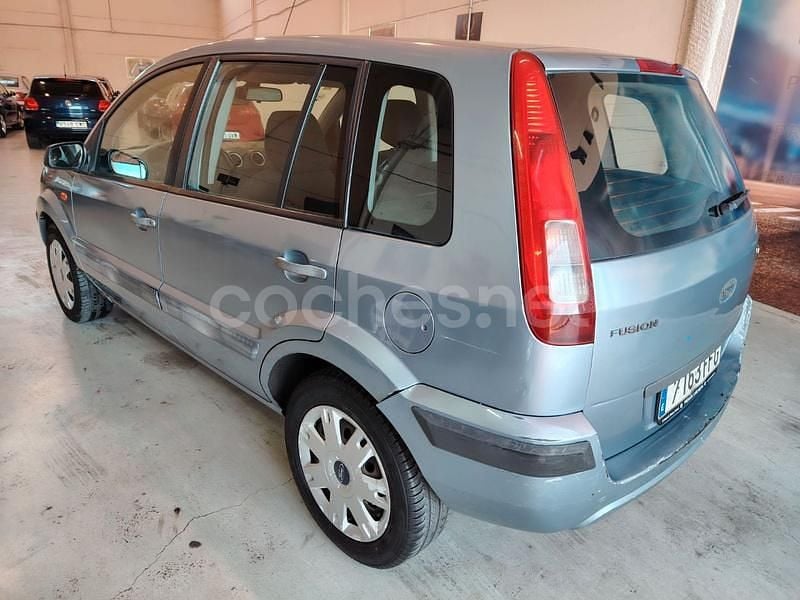 Usado Ford Fusion 90 CV (66 kW) 2006 Azul Berlina