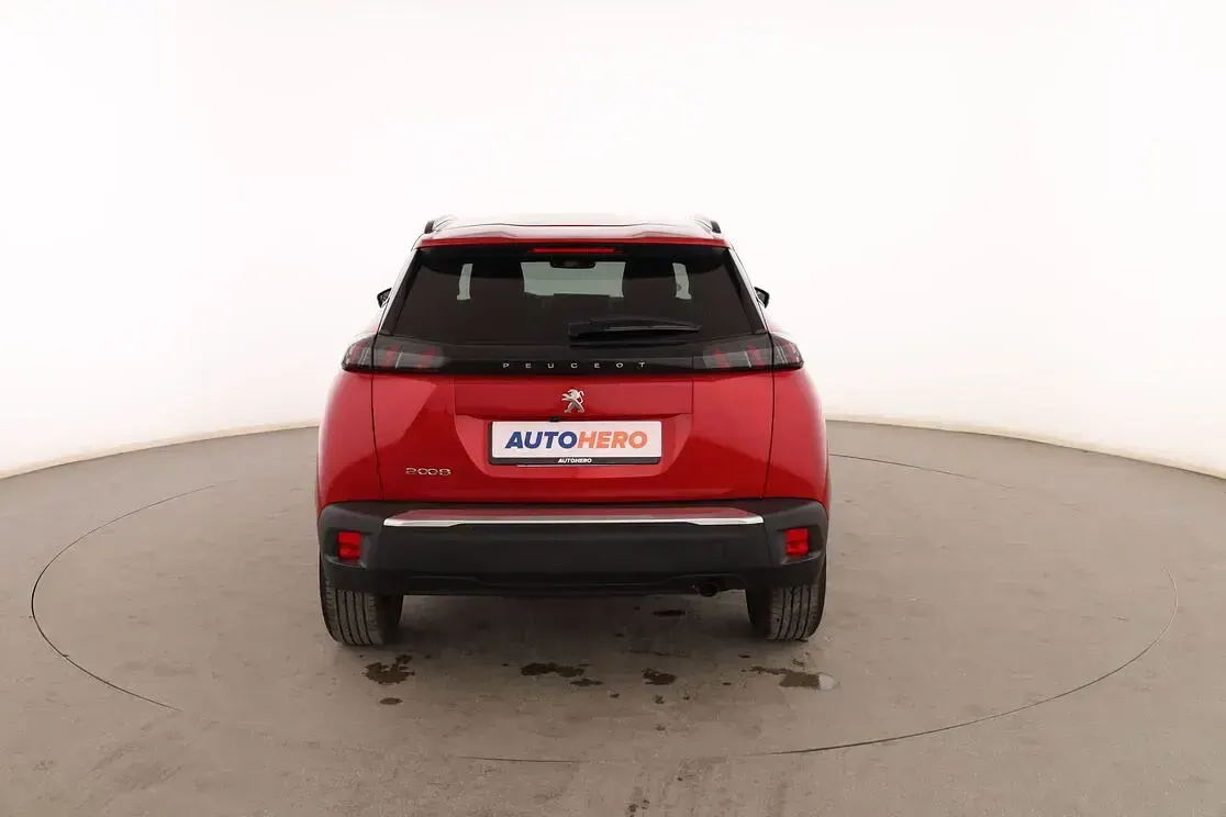 Usado Peugeot 2008 Allure 101 CV (74 kW) 2023 Rojo SUV