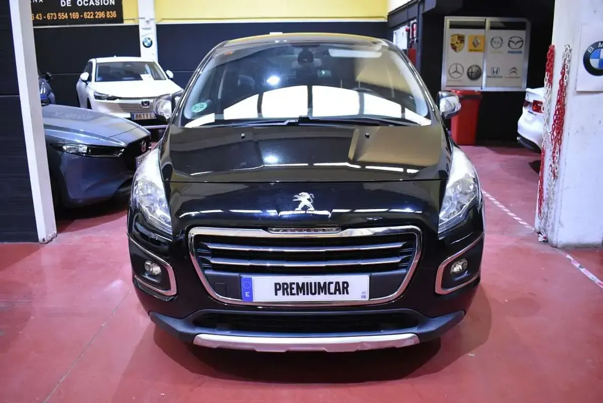 Usado Peugeot 3008 Style 150 CV (110 kW) 2015 Negro Familiar