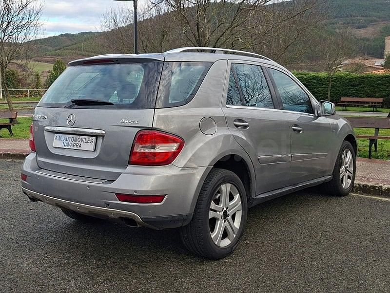 Usado Mercedes ML300 Edition 204 CV (150 kW) 2010 Gris / plata SUV