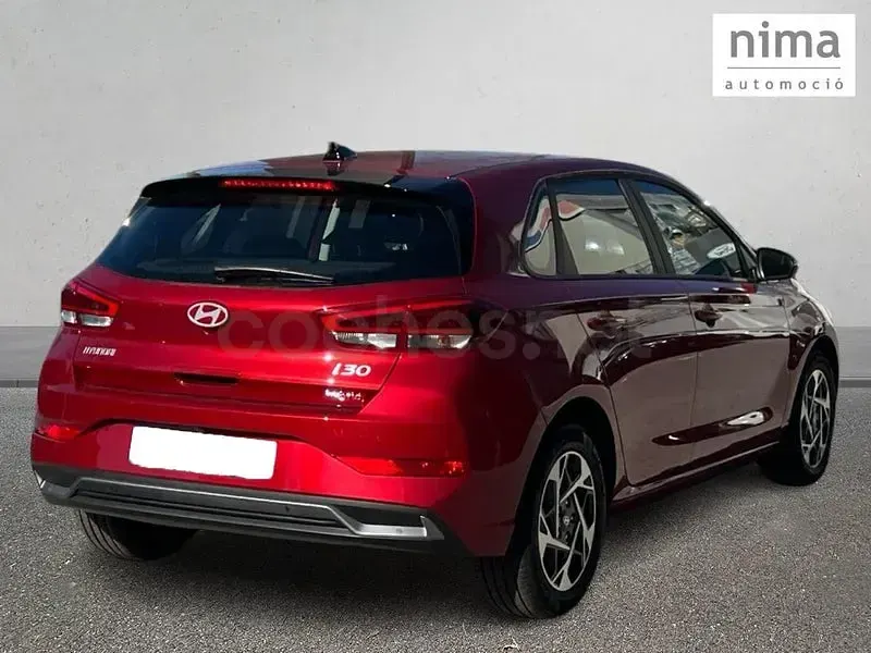 Nuevo Hyundai i30 100 CV (73 kW) 2025 Rojo Berlina