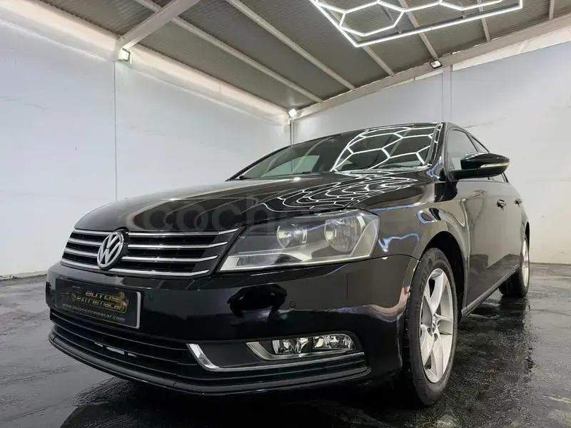 Usado VW Passat Advance 140 CV (102 kW) 2014 Negro Berlina