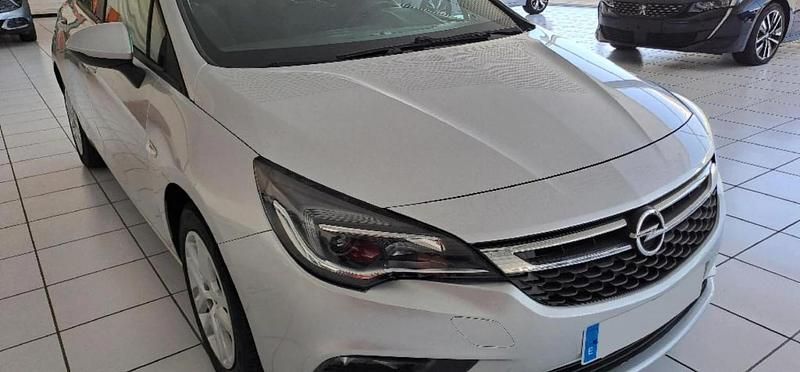 Usado Opel Astra Selective 110 CV (80 kW) 2016 Gris Berlina