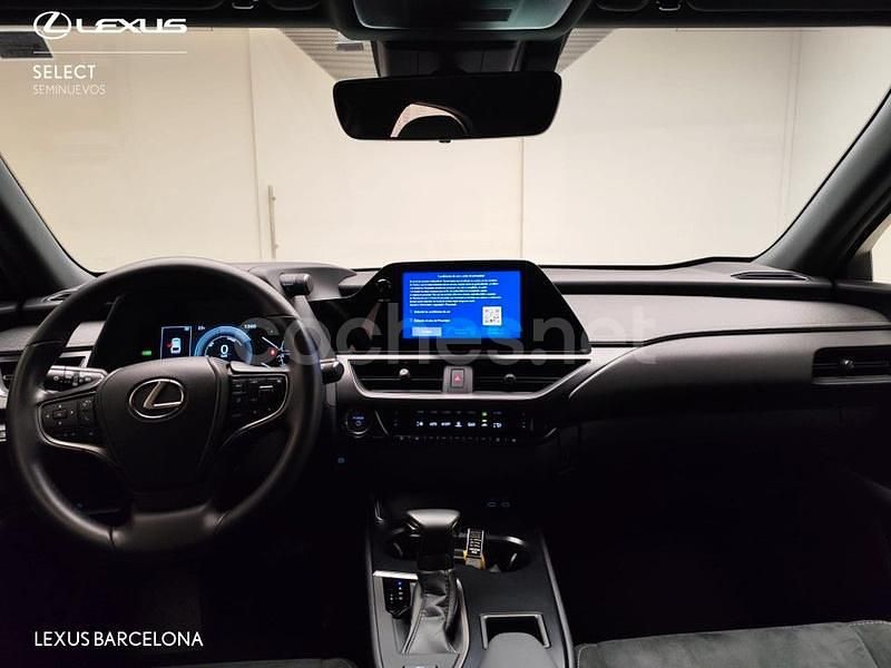Usado Lexus UX 184 CV (135 kW) 2023 Gris / plata SUV