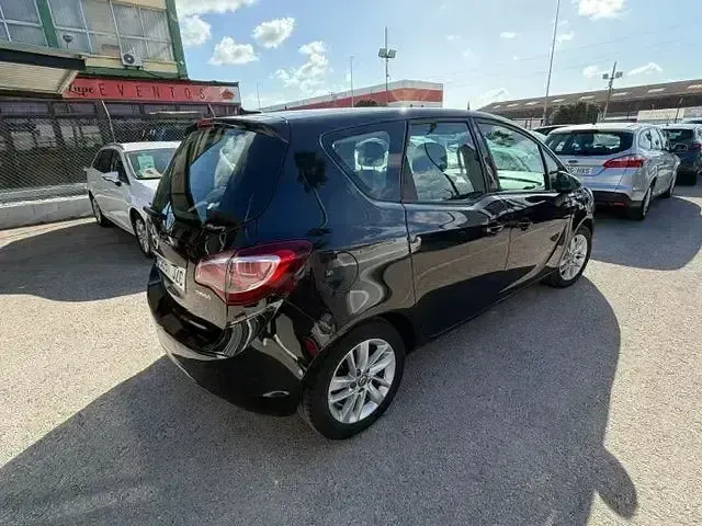 Usado Opel Meriva Selective 120 CV (88 kW) 2017 Negro Monovolumen