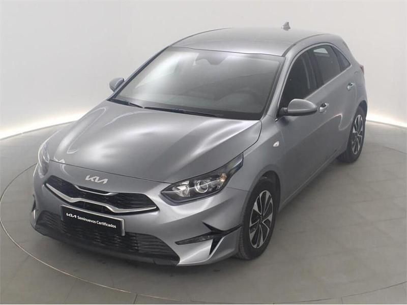 Gris plata Usado 2024 Kia Ceed Familiar | 18.640 € (Precio justo) - Imagen 1/4