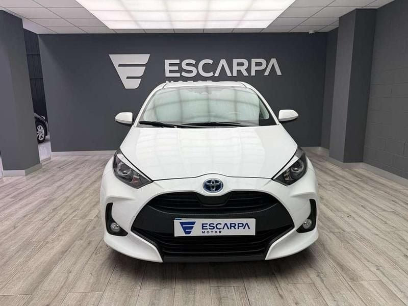 Usado Toyota Yaris Hybrid Business Edition 116 CV (85 kW) 2021 Blanco Utilitario