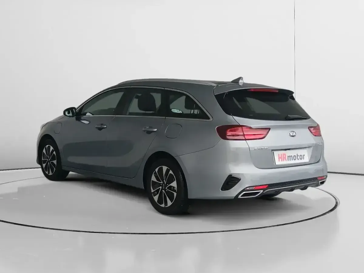 Usado Kia Ceed 141 CV (103 kW) 2021 Gris Utilitario