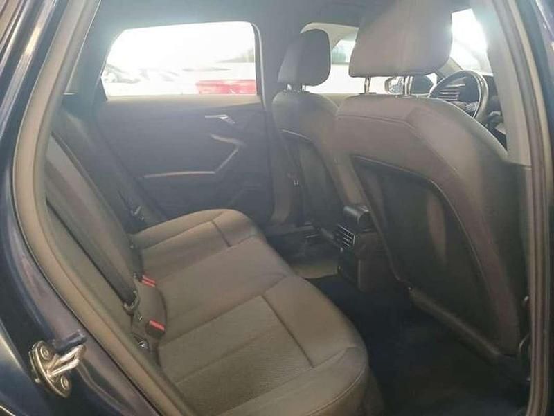 Usado Skoda Scala Ambition 110 CV (80 kW) 2023 Plateado Utilitario