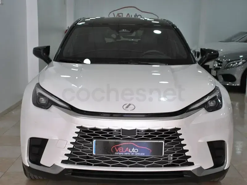 Usado Lexus LBX 136 CV (100 kW) 2025 Blanco SUV