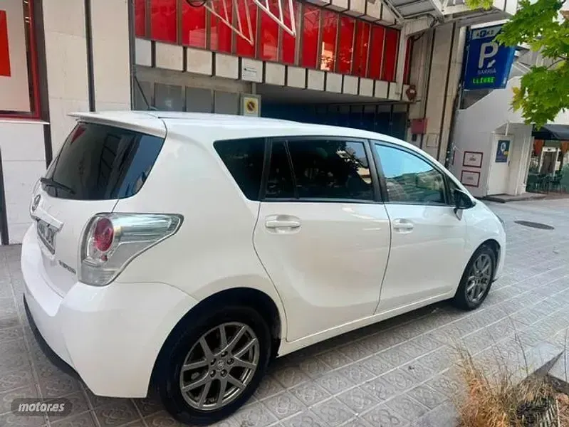 Usado Toyota Verso Advance 112 CV (82 kW) 2015 Blanco Monovolumen