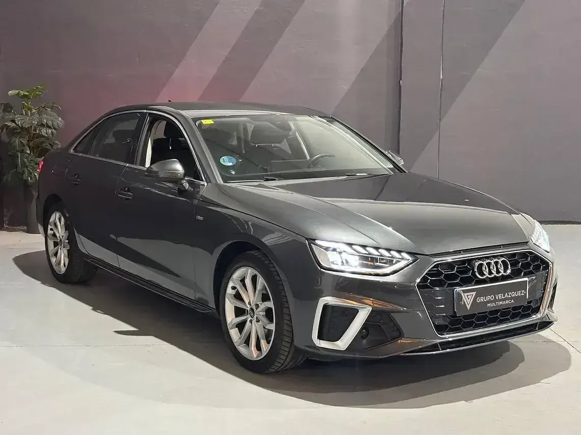 Usado Audi A4 S-Line 136 CV (100 kW) 2021 Gris / plata Berlina