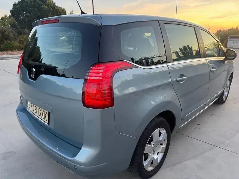 Usado Peugeot 5008 Premium 110 CV (80 kW) 2009 Azul Monovolumen
