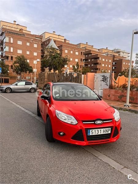 Usado Ford Focus Trend 100 CV (73 kW) 2013 Rojo Berlina