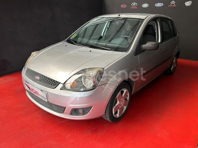 Usado Ford Fiesta Ambiente 68 CV (50 kW) 2008 Gris / plata Berlina