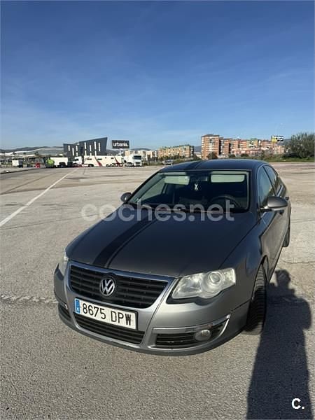 Gris / plata Usado 2005 VW Passat Trendline Berlina | 3600 € (Precio justo) - Imagen 1/2