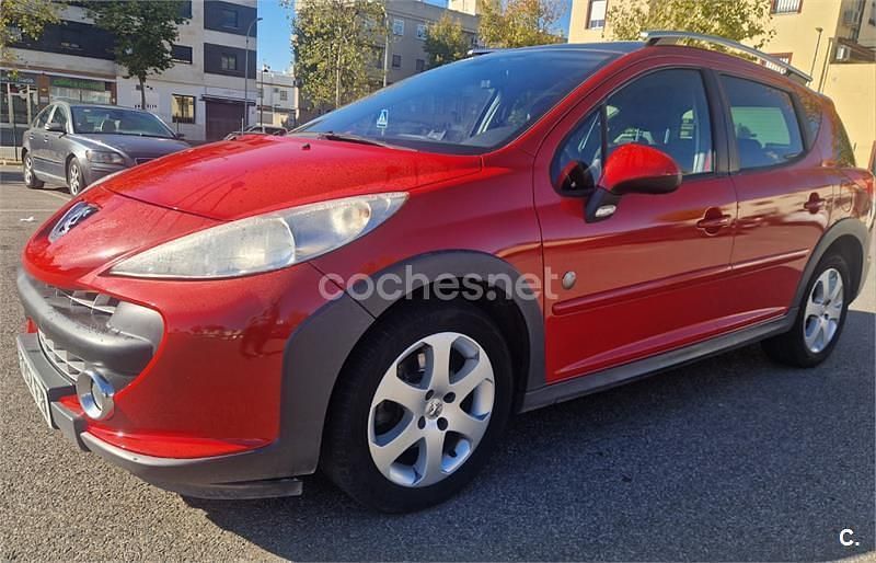 Usado Peugeot 207 Outdoor Outdoor 120 CV (88 kW) 2008 Rojo Familiar