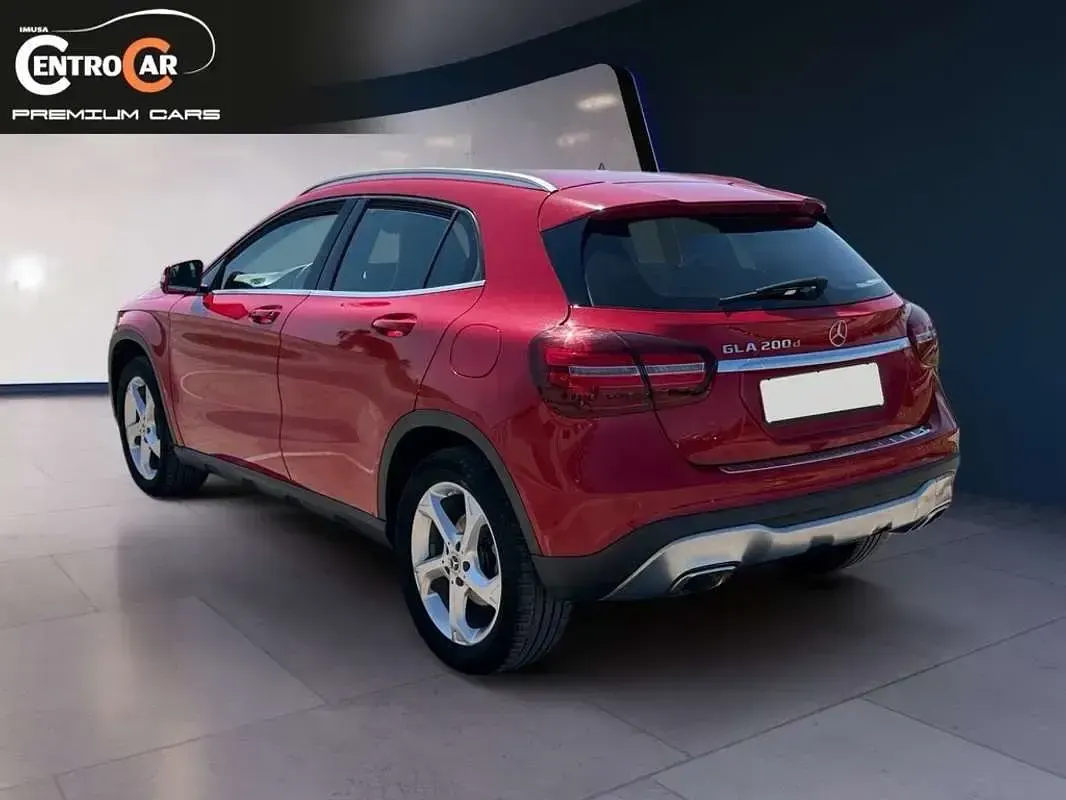 Usado Mercedes GLA200 136 CV (100 kW) 2018 Rojo SUV