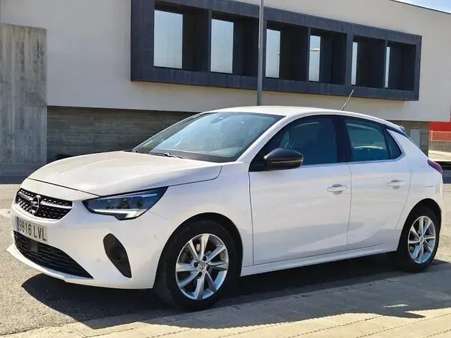 Usado Opel Corsa 100 CV (73 kW) 2021 Blanco Utilitario
