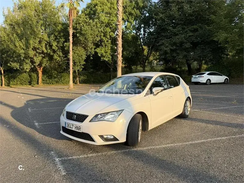 Usado Seat Leon Style 122 CV (89 kW) 2013 Blanco Berlina