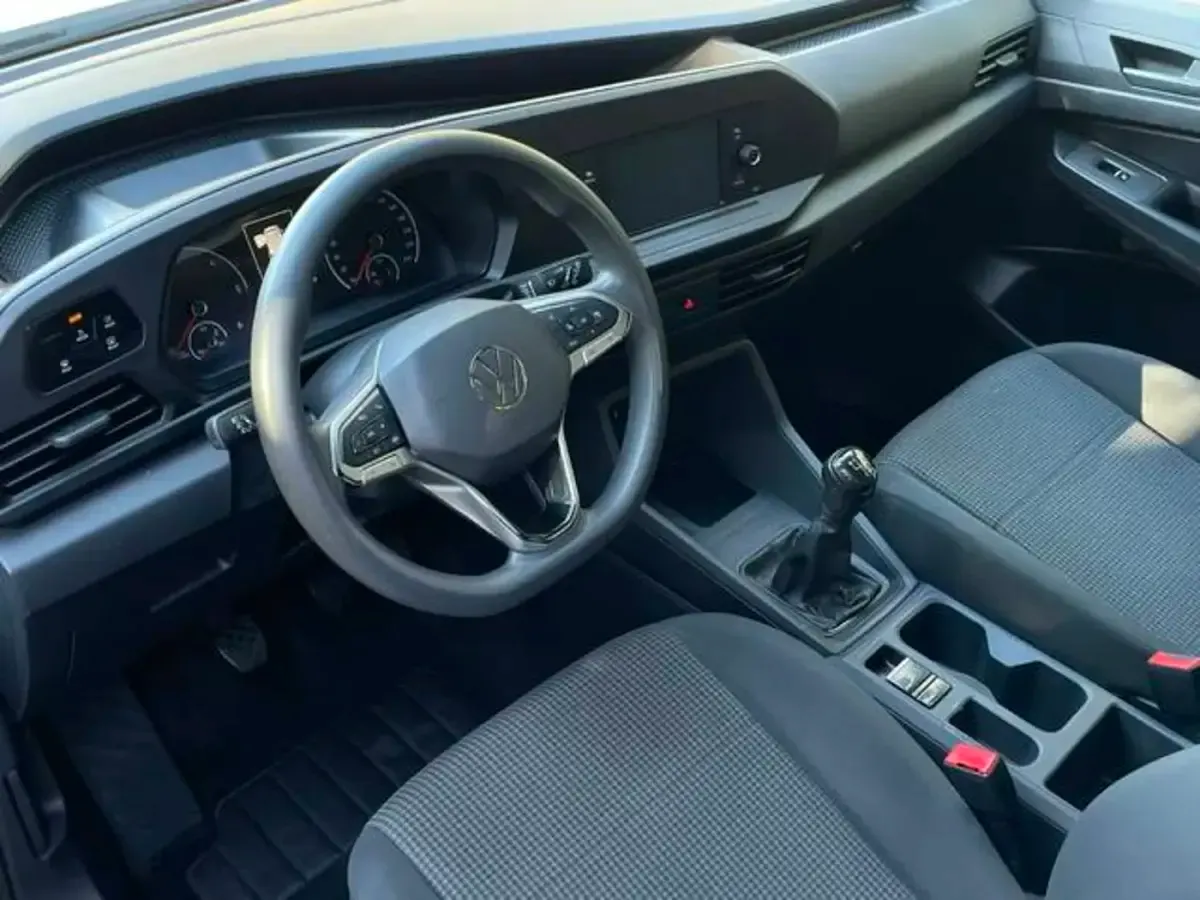 Usado VW Caddy Trendline 102 CV (75 kW) 2021 Blanco Monovolumen