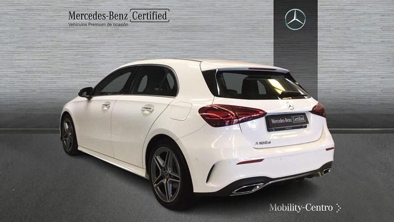 Usado Mercedes A180 116 CV (85 kW) 2024 Blanco polar Utilitario