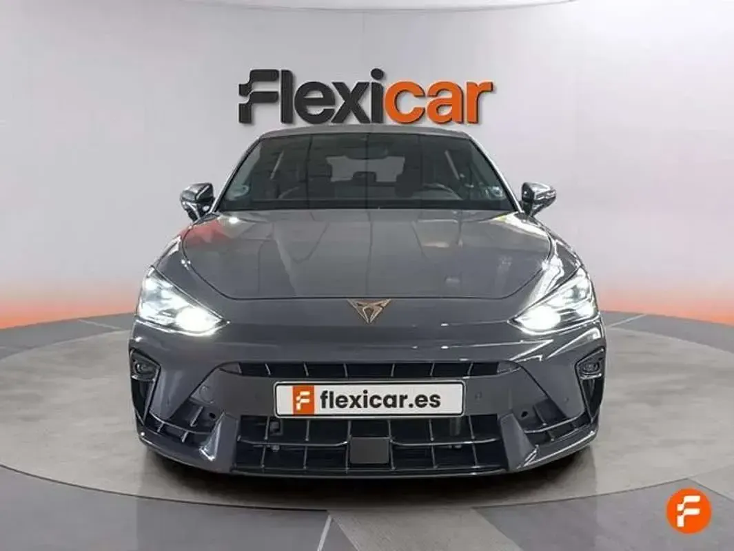 Usado Cupra Leon 150 CV (110 kW) 2025 Gris Utilitario