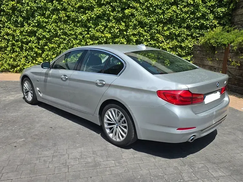 Usado BMW 520 Luxury Line 190 CV (139 kW) 2017 Gris / plata Berlina
