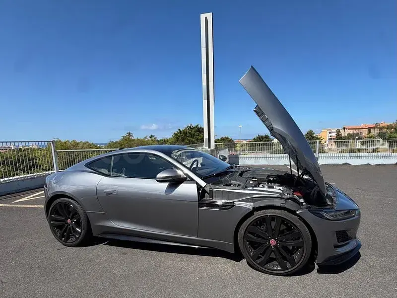 Usado Jaguar F-Type First Edition 450 CV (330 kW) 2022 Gris / plata Coupe