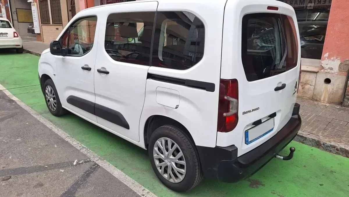 Käytetty Citroën Berlingo Live 102 HP (75 kW) 2021 Valkoinen Tila-auto