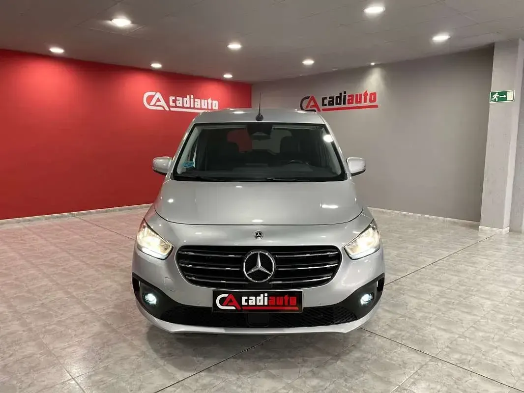 Usado Mercedes 180 116 CV (85 kW) 2023 Gris Berlina
