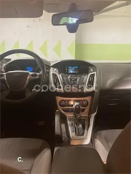 Usado Ford Focus Trend 125 CV (91 kW) 2014 Gris / plata Berlina