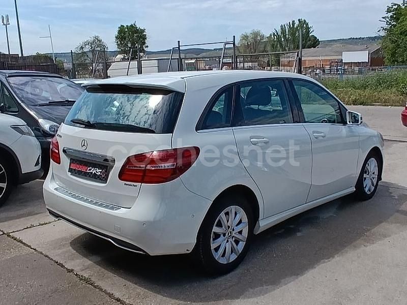 Usado Mercedes B180 109 CV (80 kW) 2018 Blanco Monovolumen