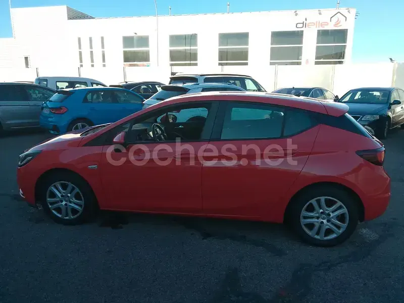 Usado Opel Astra Business 110 CV (80 kW) 2016 Rojo Berlina