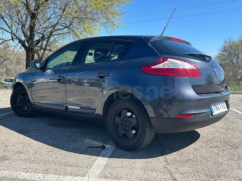 Usado Renault Mégane Bose Edition 110 CV (80 kW) 2014 Gris / plata Berlina