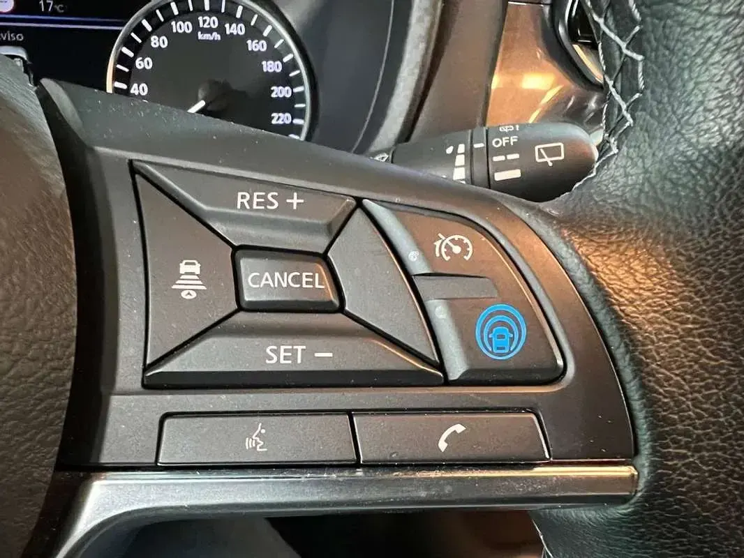 Usado Nissan Juke Tekna 114 CV (83 kW) 2023 Gris SUV