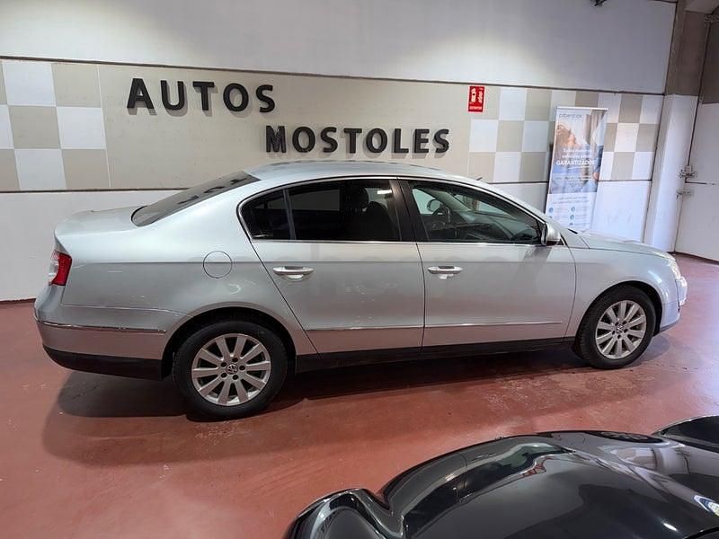 Usado VW Passat Highline 140 CV (102 kW) 2010 Gris / plata Berlina