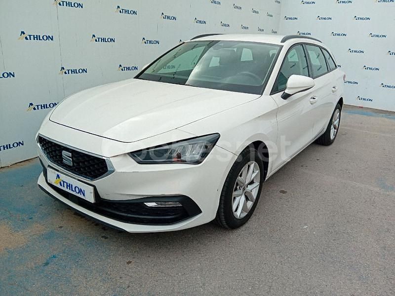 Blanco Usado 2021 Seat Leon Reference Familiar | 16.995 € (Precio justo) - Imagen 1/4