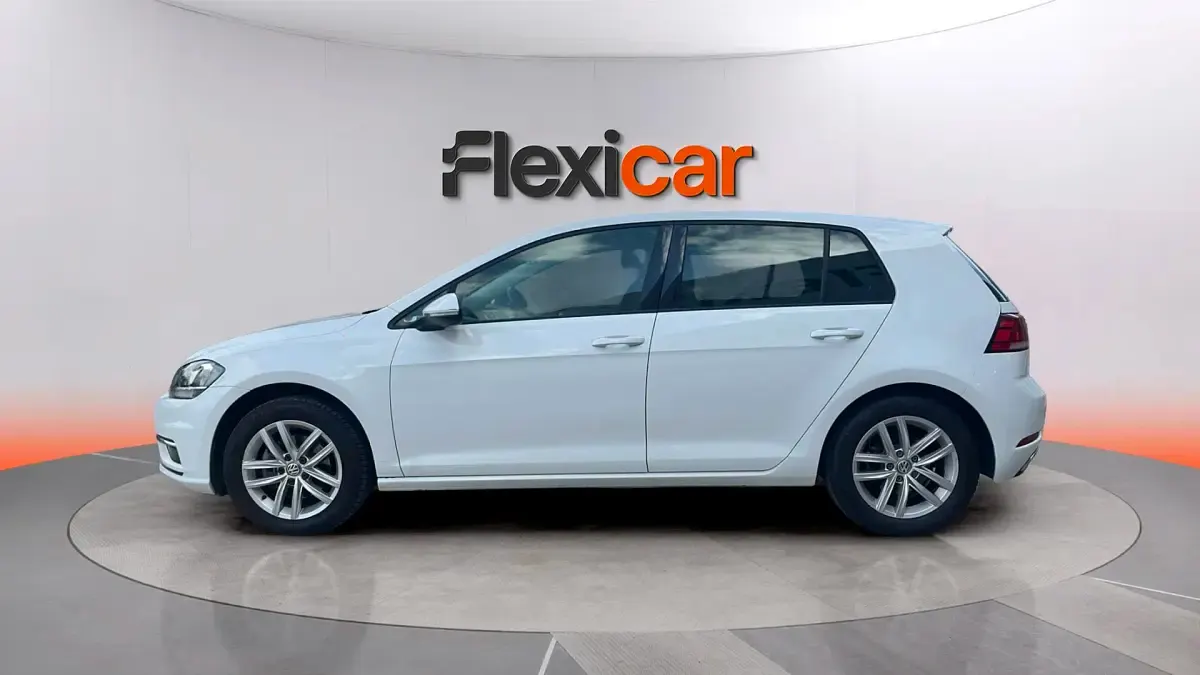 Usado VW Golf VII Advance 125 CV (91 kW) 2018 Blanco Berlina