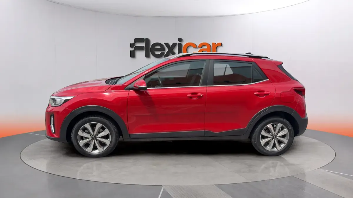 Usado Kia Stonic 120 CV (88 kW) 2022 Rojo SUV