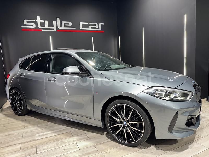 Gris / plata Usado 2023 BMW 118 Utilitario | 28.950 € (Caro) - Imagen 1/4