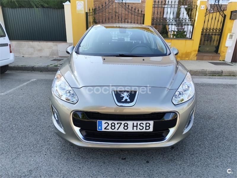 Beige Usado 2013 Peugeot 308 Active Berlina | 7500 € (Precio justo) - Imagen 1/4
